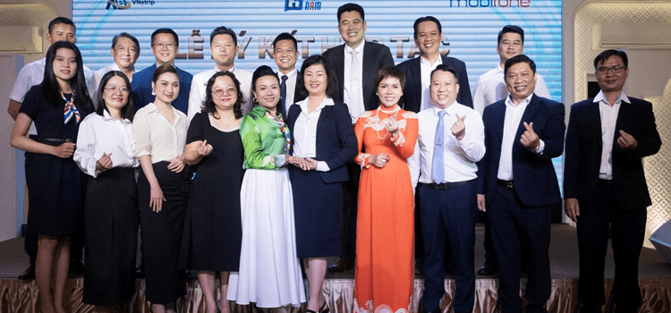 CEO Lê Phạm cùng Cao Mỹ Kim tham dự sự kiện ký kết chương trình hợp tác “Hi Vietnam”