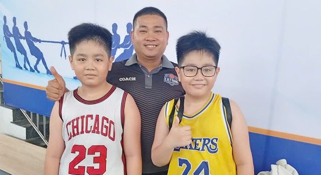 Cặp anh em Song Sinh nổi bật tại Hội thao bóng rổ – kéo co năm 2026