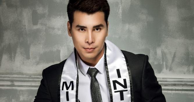 Nam vương Hoàng Phi Kha sang Mỹ phải đi dán tờ rơi