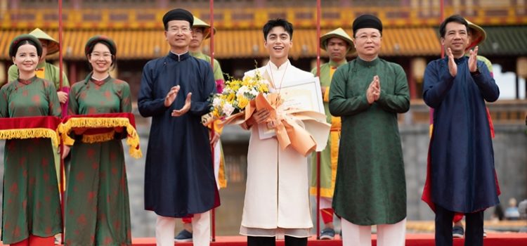 Từ “Công Tử Văn Thơ” đến danh xưng Sứ Giả: Hành trình MONO gắn bó cùng di sản Huế