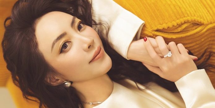 Thu Trang khoe nhan sắc thăng hạng trong bộ ảnh đón tuổi mới, đưa hai tác phẩm trăm tỷ trở lại màn ảnh